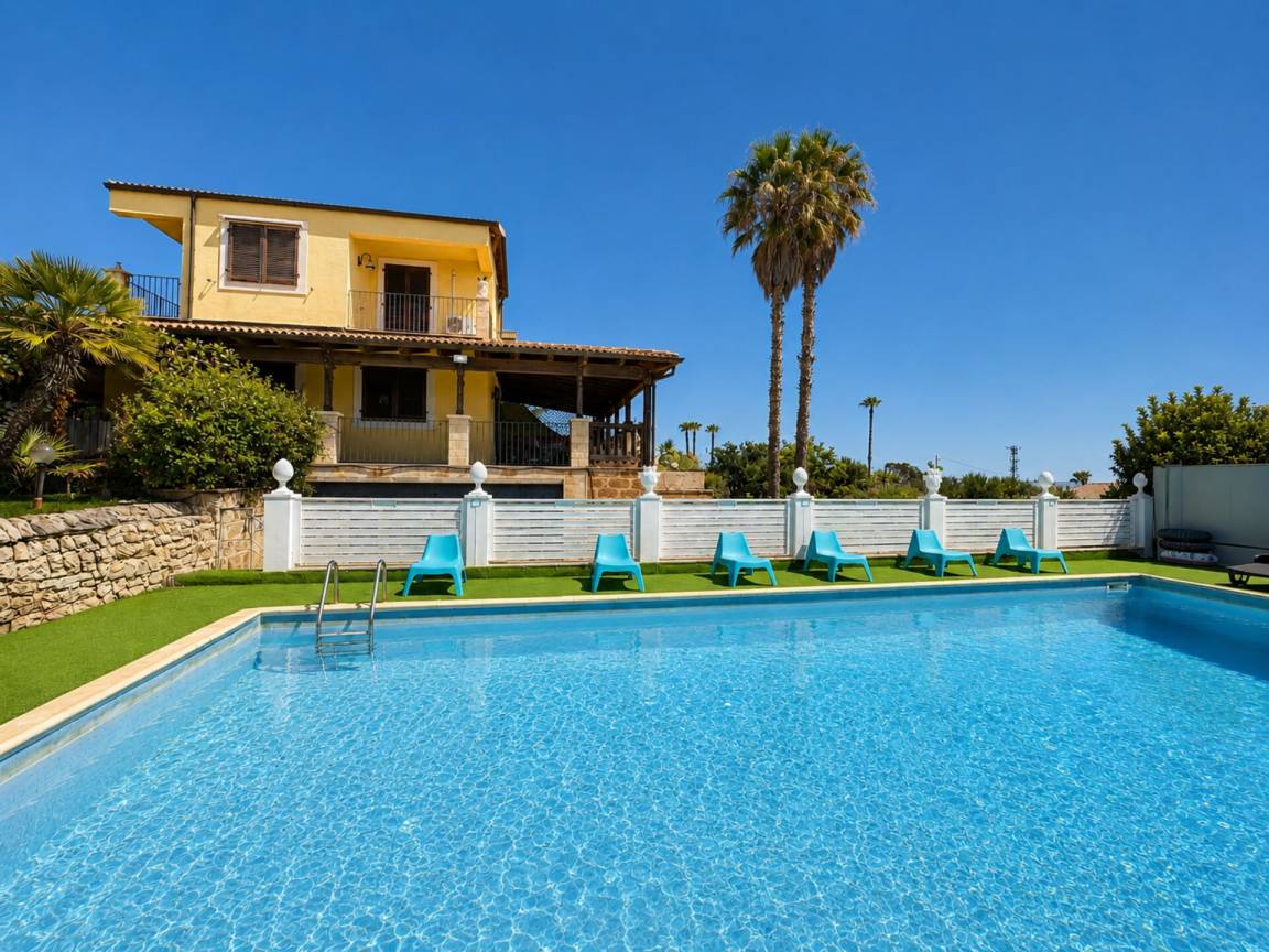 250 m&sup2; Villa 4 Schlafzimmer 13 G&auml;ste