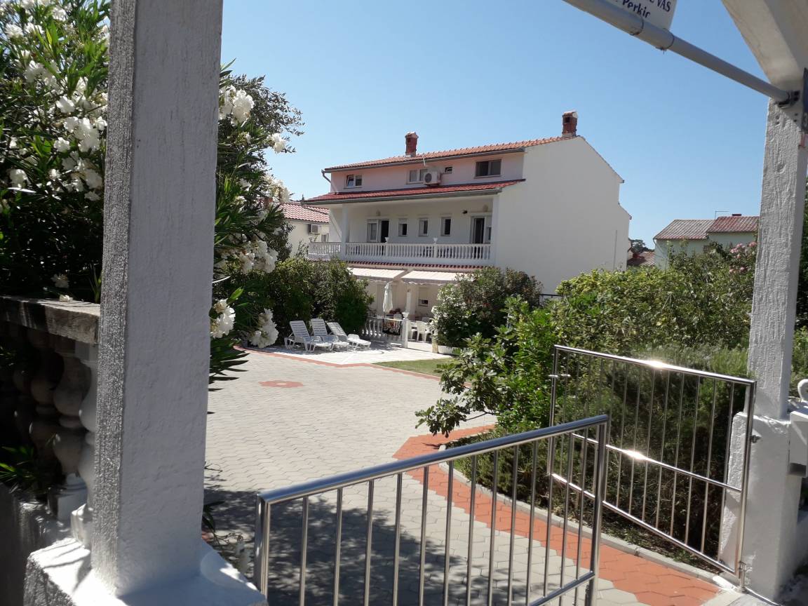 100 M² House ∙ 3 Bedrooms ∙ 9 Guests - Rab