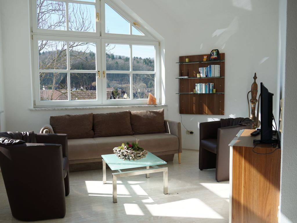 100 M² Ferienwohnung ∙ 2 Schlafzimmer ∙ 6 Gäste - Hollfeld