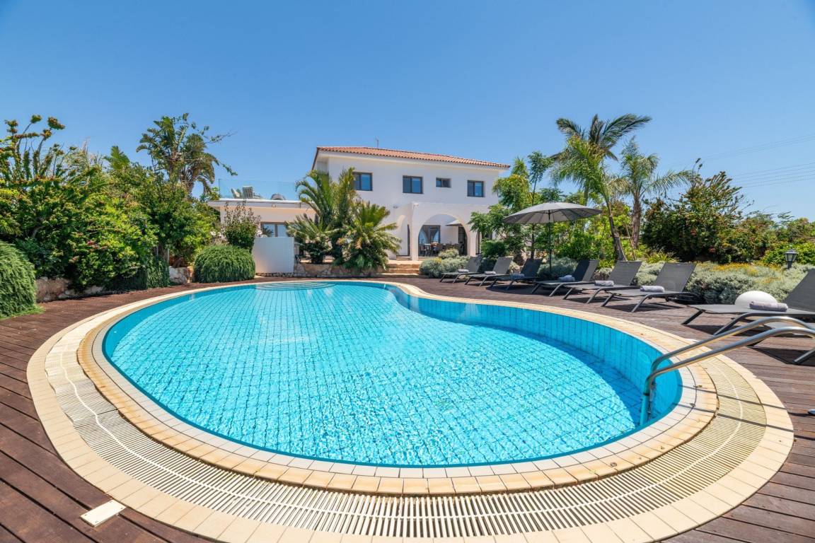350 M² Apartment ∙ 4 Bedrooms ∙ 8 Guests - Protaras