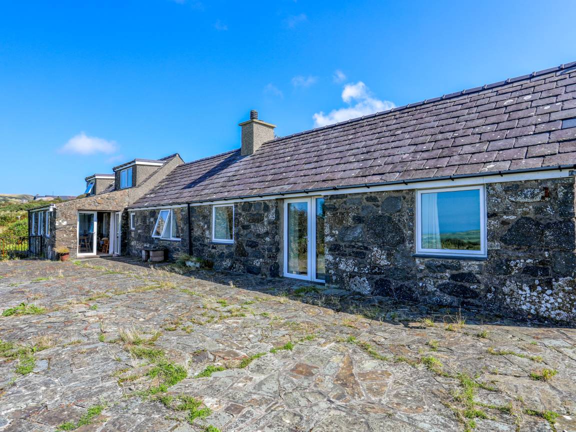Cottage ∙ 5 Bedrooms ∙ 9 Guests - North Wales