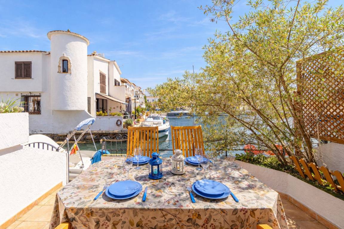 72 M² Villa ∙ 2 Chambres ∙ 5 Personnes - Empuriabrava