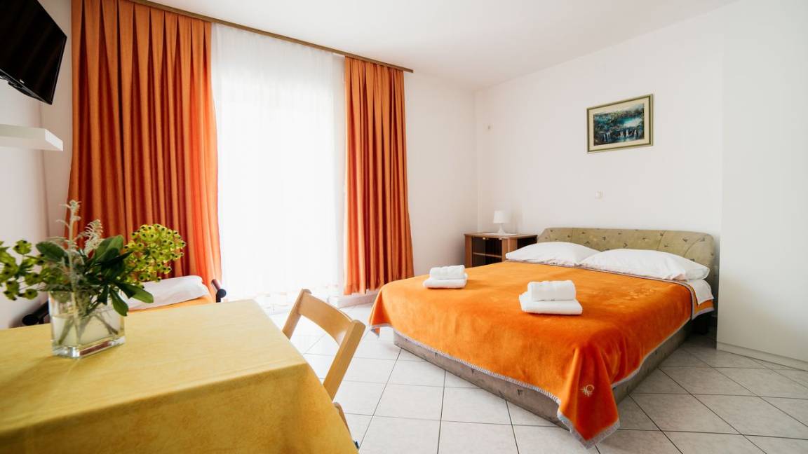 22 M² Hôtel ∙ 1 Chambre ∙ 3 Personnes - Selce