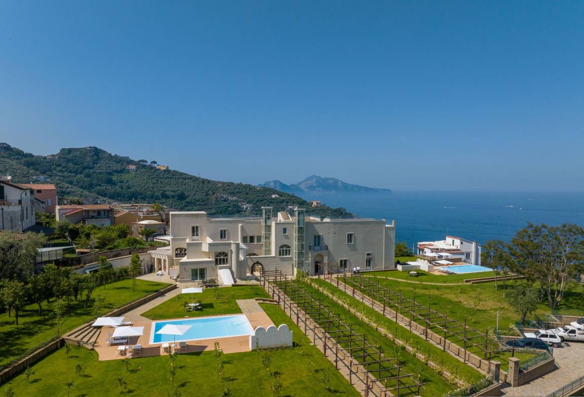 800 M² Villa ∙ 9 Bedrooms ∙ 17 Guests - Sorrento, Italy