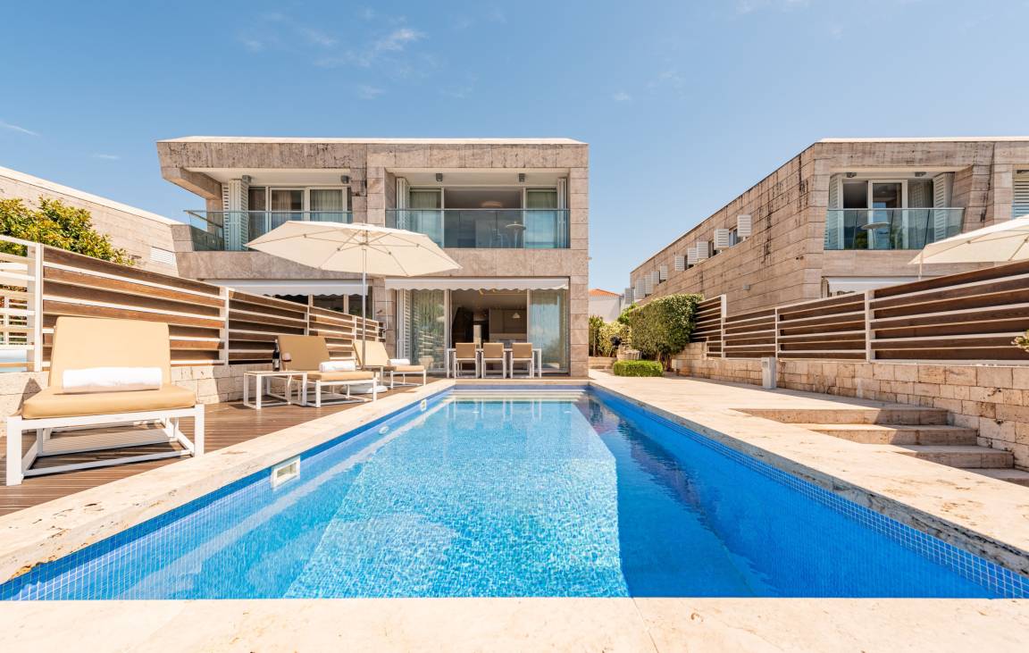 162 M² Villa ∙ 4 Bedrooms ∙ 8 Guests - Zadar