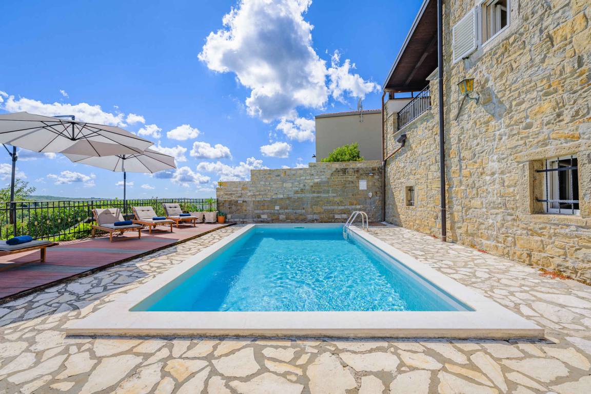 242 M² Villa ∙ 4 Schlafzimmer ∙ 8 Gäste - Koper