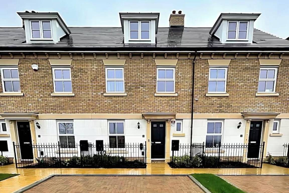40 M² Huis ∙ 4 Slaapkamers ∙ 8 Gasten - Dartford