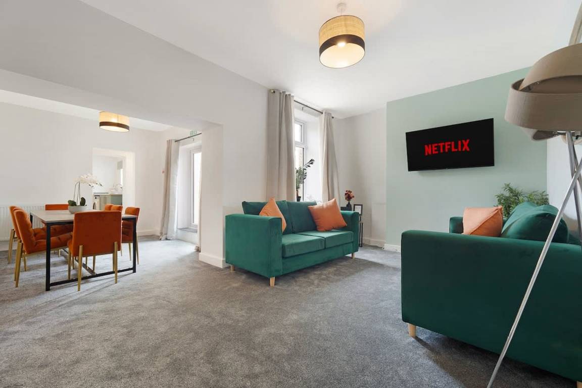 Apartment ∙ 4 Bedrooms ∙ 8 Guests - Durham