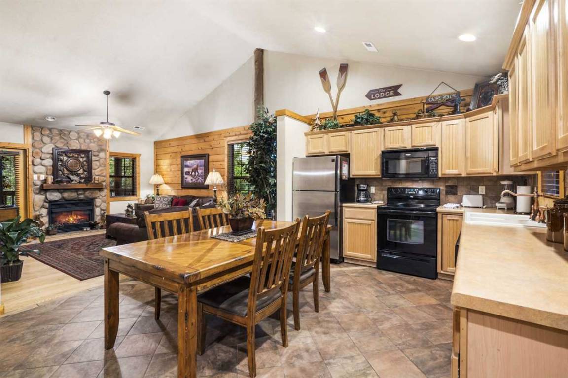 112 M² Cabin ∙ 2 Bedrooms ∙ 6 Guests - Branson, MO