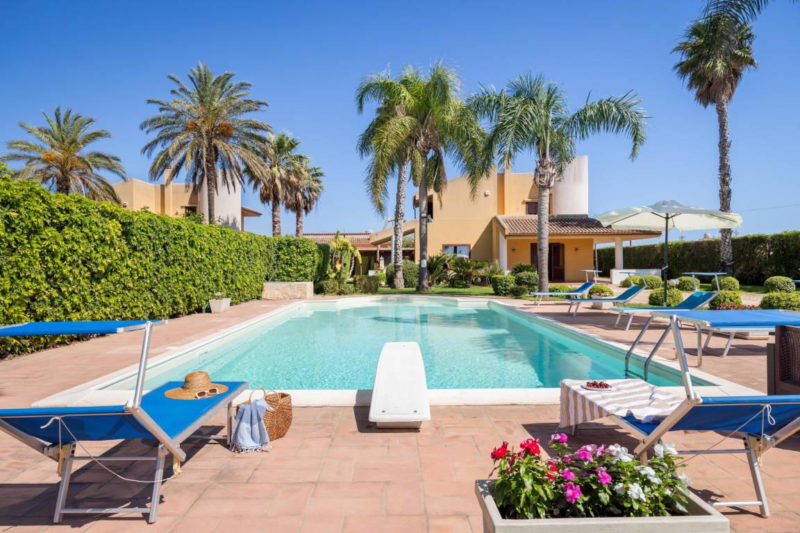 160 M² Villa ∙ 4 Bedrooms ∙ 8 Guests - Marsala