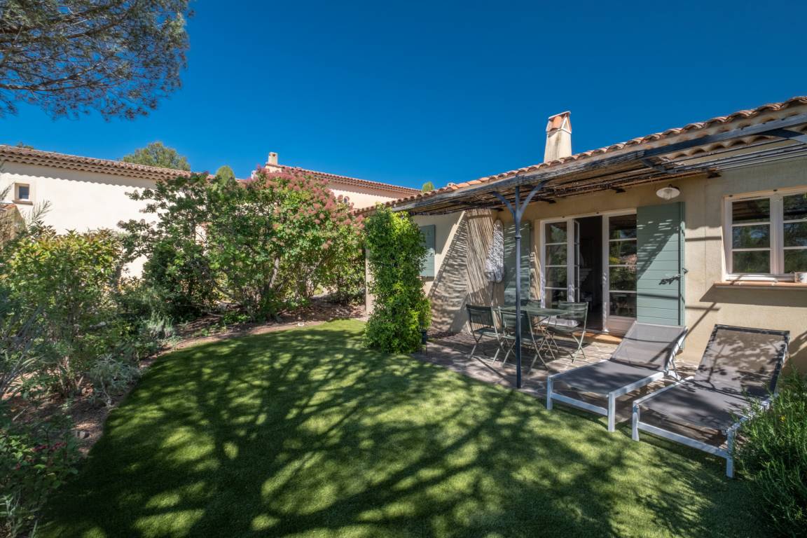 90 M² House ∙ 2 Bedrooms ∙ 4 Guests - La Motte