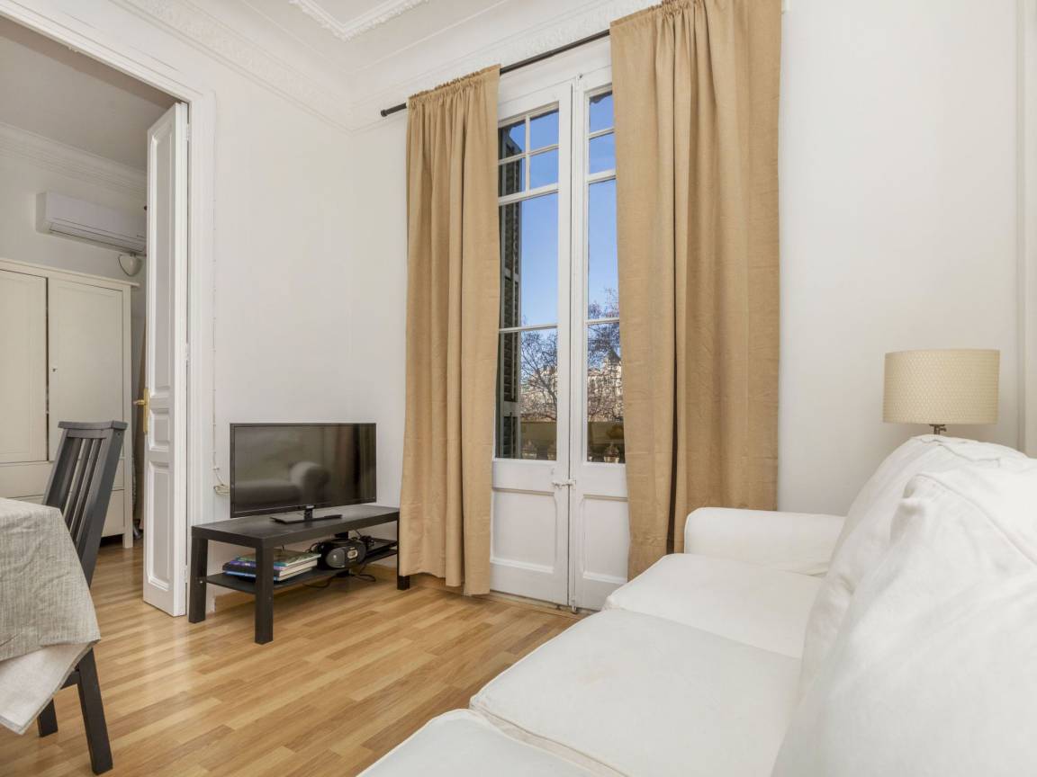 70 M² Apartamento ∙ 4 Habitaciones ∙ 6 Huéspedes - Barcelona