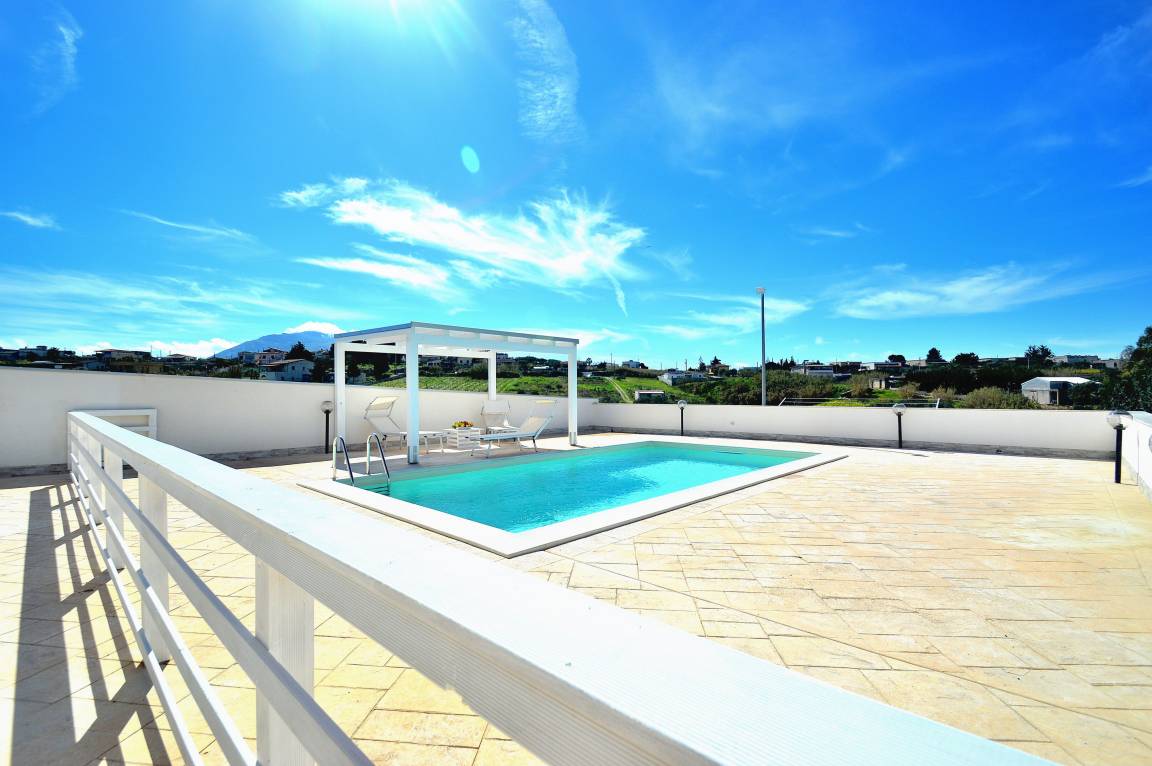 Casa a Alcamo con terrazza, giardino e piscina