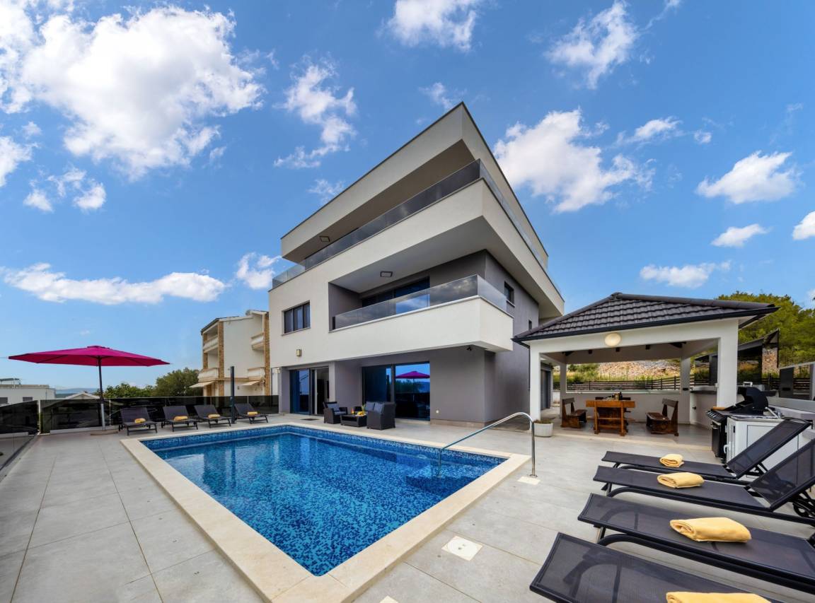 260 M² Villa ∙ 5 Chambres ∙ 10 Personnes - Brodarica