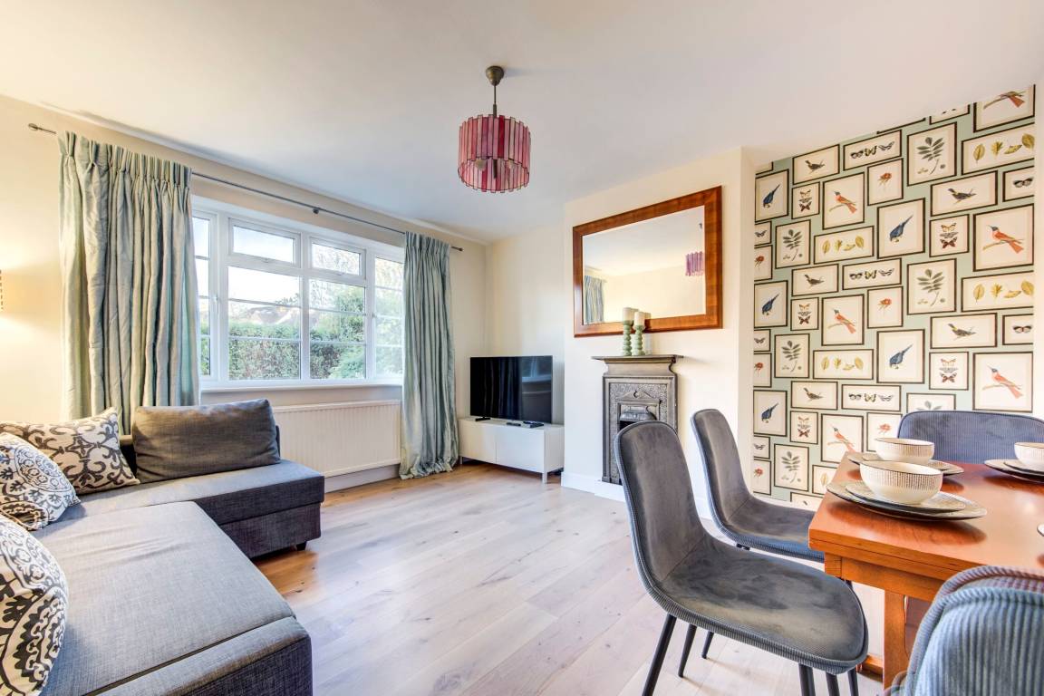 Apartment ∙ 2 Bedrooms ∙ 6 Guests - Harrow