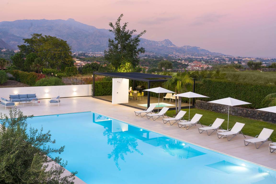 400 M² Villa ∙ 7 Bedrooms ∙ 14 Guests - Naxos