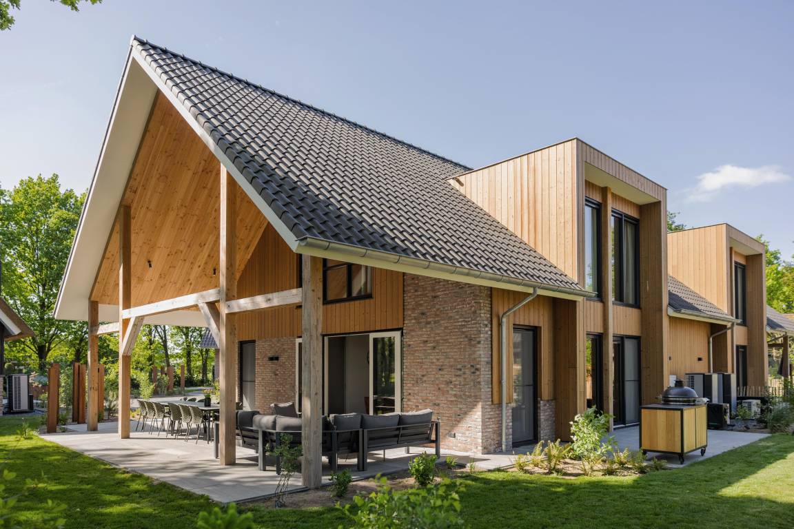 300 M² House ∙ 5 Bedrooms ∙ 12 Guests - Ede
