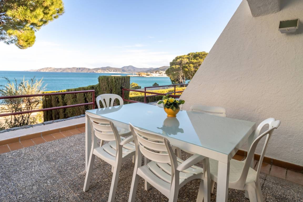 80 M² Appartement ∙ 3 Chambres ∙ 6 Personnes - Llançà