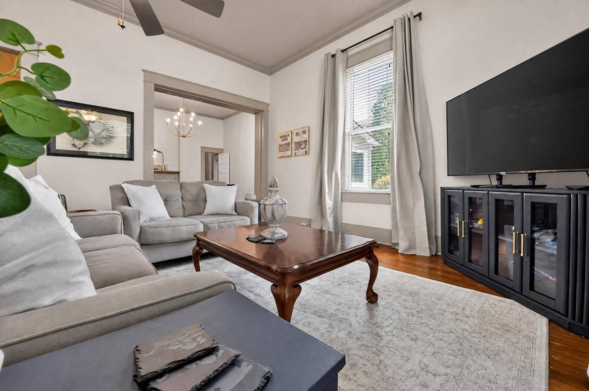 House ∙ 4 Bedrooms ∙ 8 Guests - Tuscaloosa, AL
