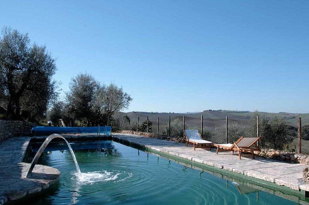 Confortevole casale a Pienza con piscina, terrazza e giardino