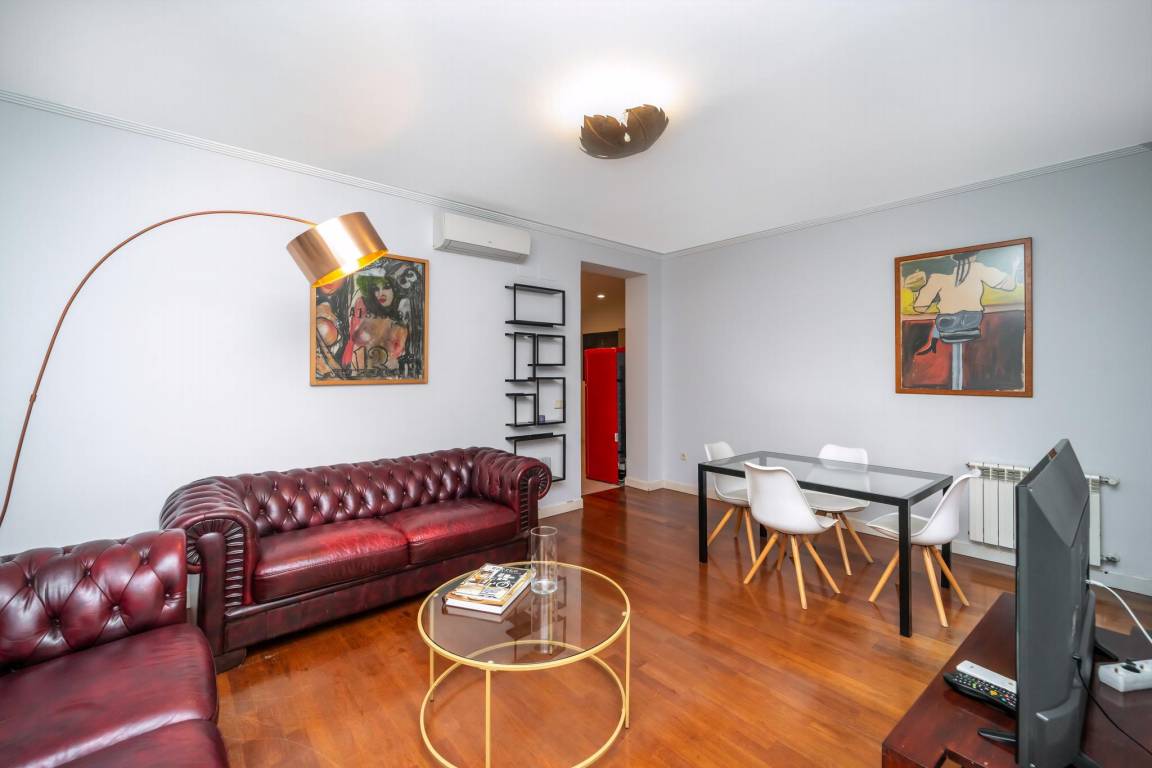 80 M² Apartment ∙ 2 Bedrooms ∙ 3 Guests - Madrid