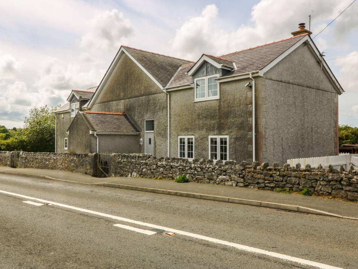 Cottage ∙ 5 Bedrooms ∙ 10 Guests - Benllech
