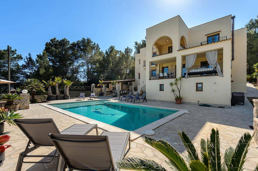 144 M² House ∙ 5 Bedrooms ∙ 10 Guests - Ibiza