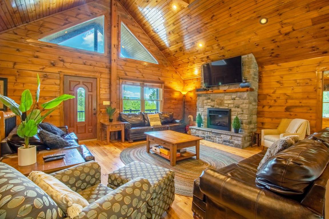 House ∙ 8 Bedrooms ∙ 20 Guests - Luray, VA