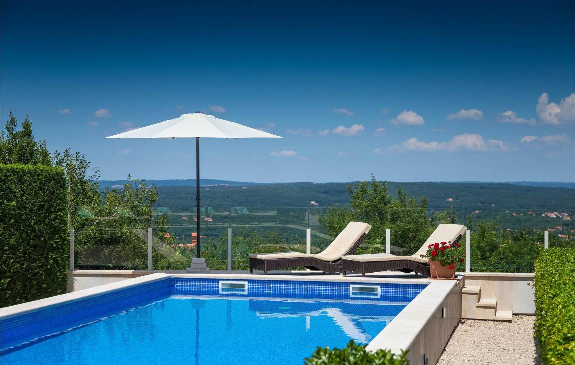 350 M² House ∙ 5 Bedrooms ∙ 10 Guests - Labin