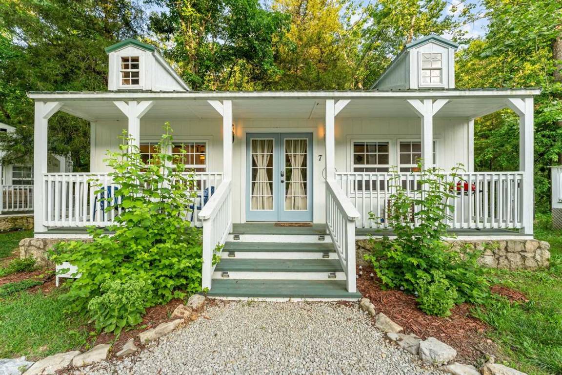 Cabin ∙ 1 Bedroom ∙ 2 Guests - Coney Island, MO