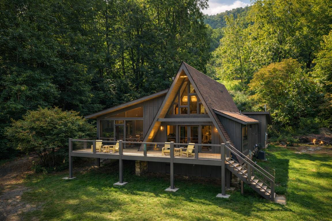 176 M² Huis ∙ 3 Slaapkamers ∙ 6 Gasten - Weaverville, NC