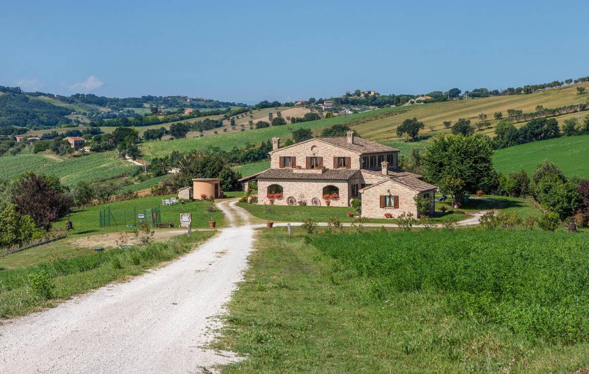 500 M² House ∙ 6 Bedrooms ∙ 14 Guests - Macerata