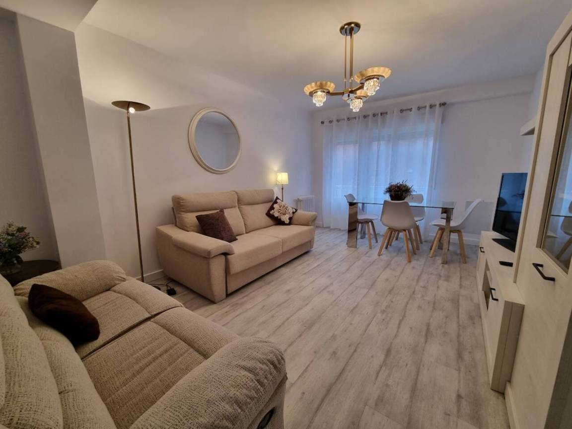 106 M² Apartamento ∙ 3 Habitaciones ∙ 8 Huéspedes - Gijón