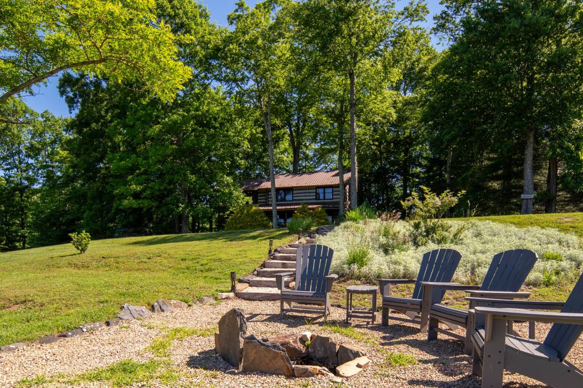 216 M² Cabin ∙ 3 Bedrooms ∙ 10 Guests - West Jefferson, NC