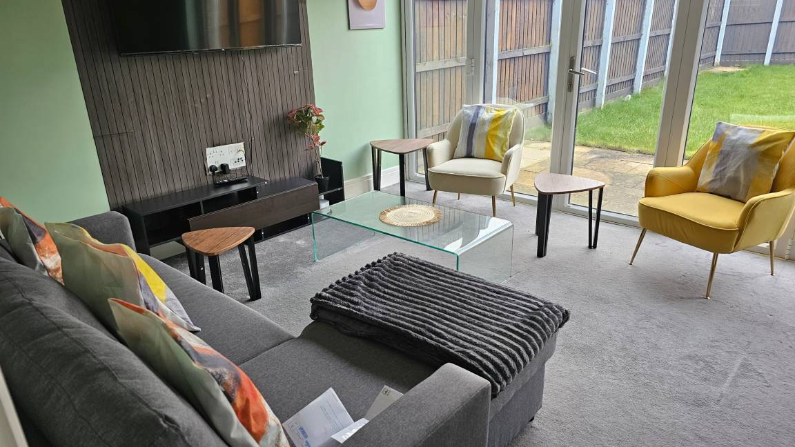 40 M² House ∙ 3 Bedrooms ∙ 8 Guests - Corby