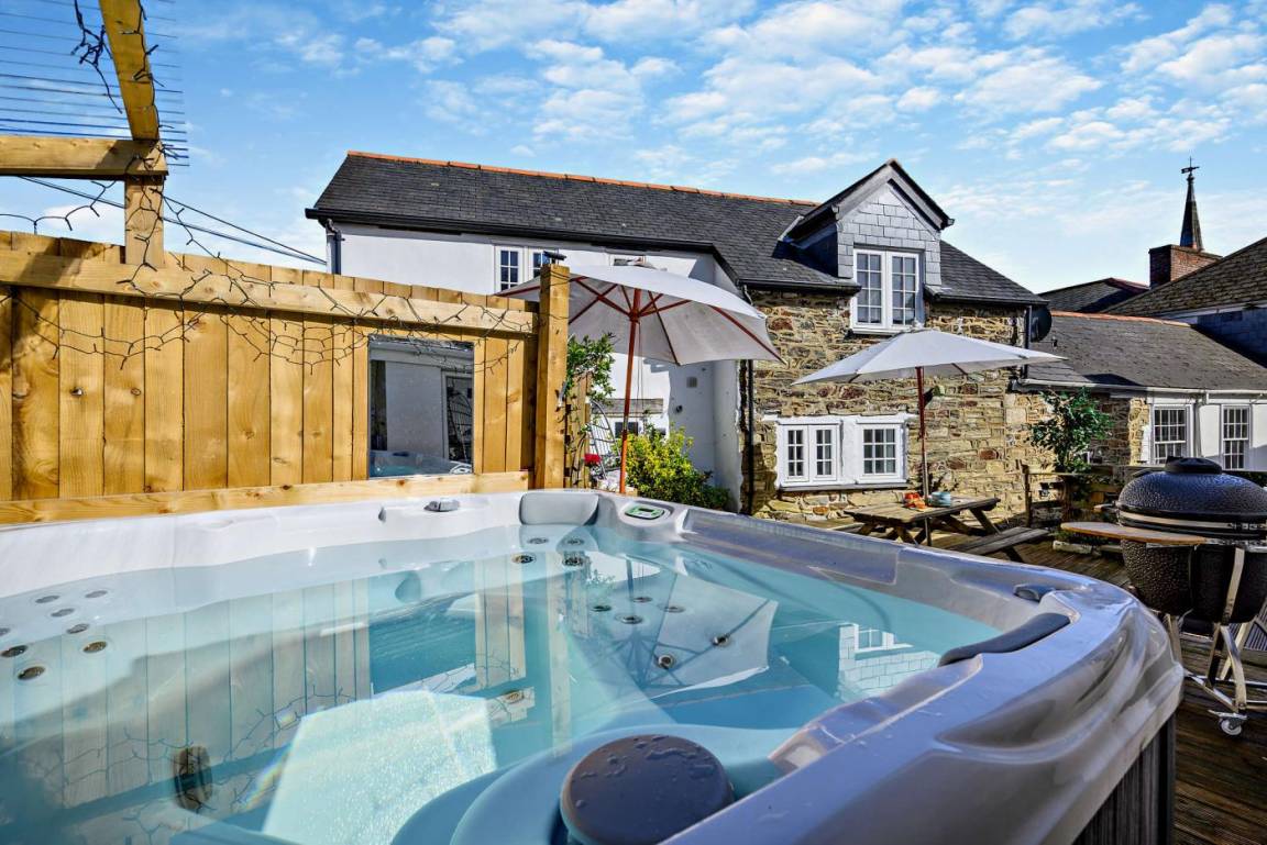 Cottage ∙ 7 Bedrooms ∙ 16 Guests - Porthtowan
