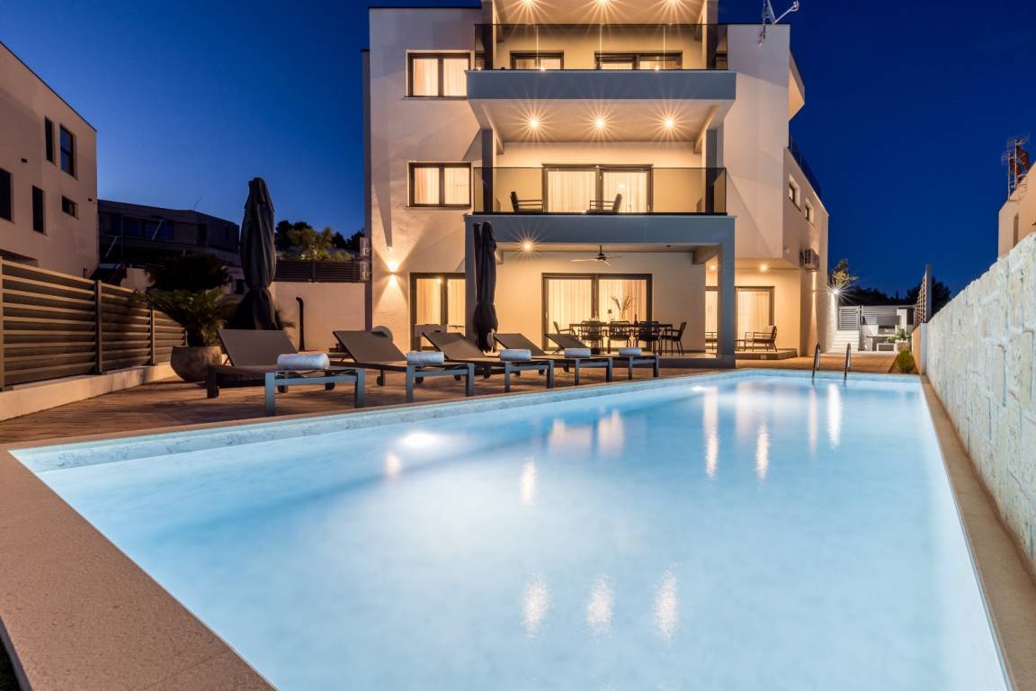 223 M² Ferienhaus ∙ 4 Schlafzimmer ∙ 10 Gäste - Vodice
