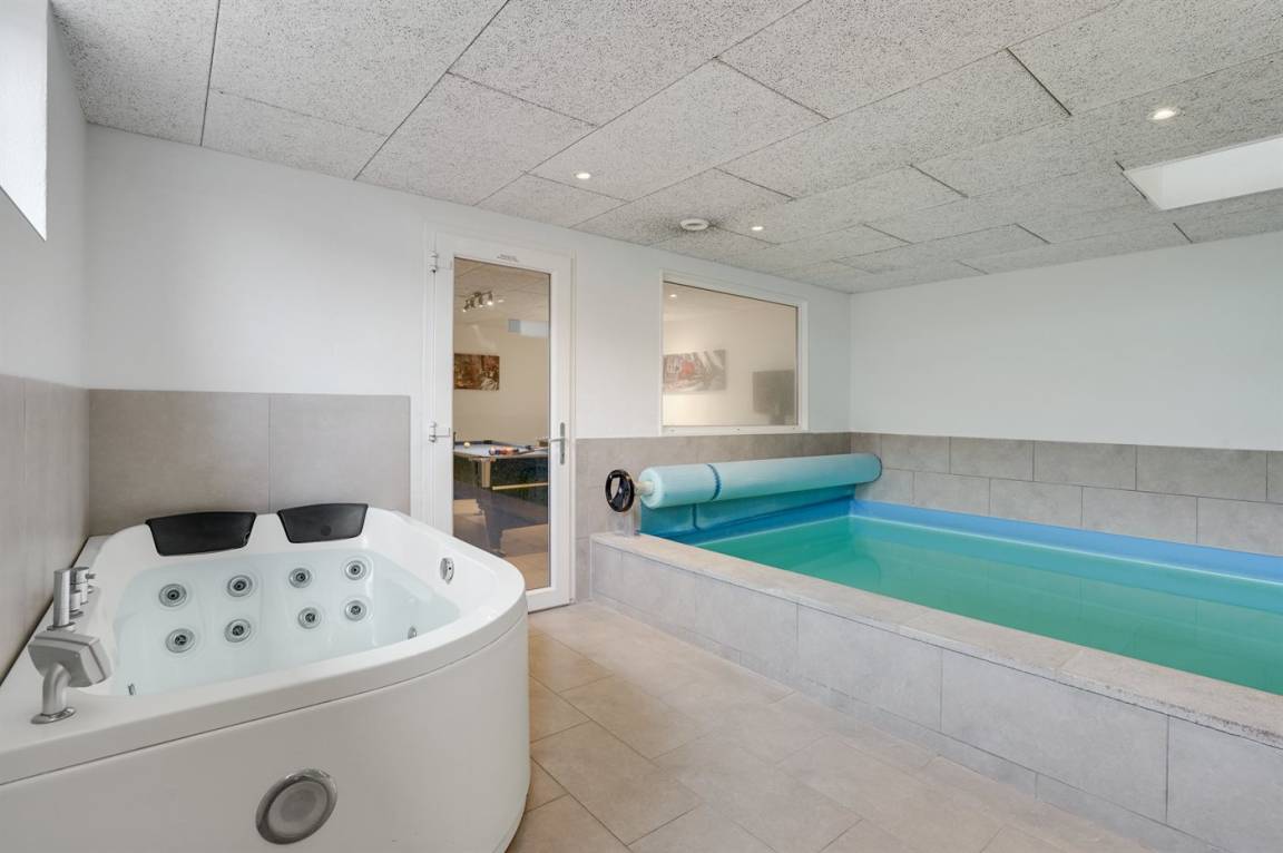 192 m² Ferienhaus ∙ 5 Schlafzimmer ∙ 12 Gäste – Bild 1