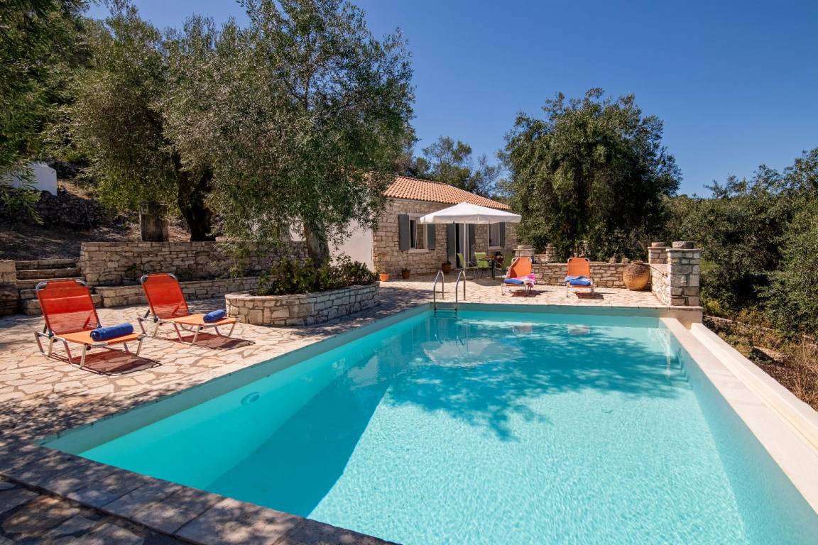 100 M² Villa ∙ 2 Bedrooms ∙ 4 Guests - Paxi