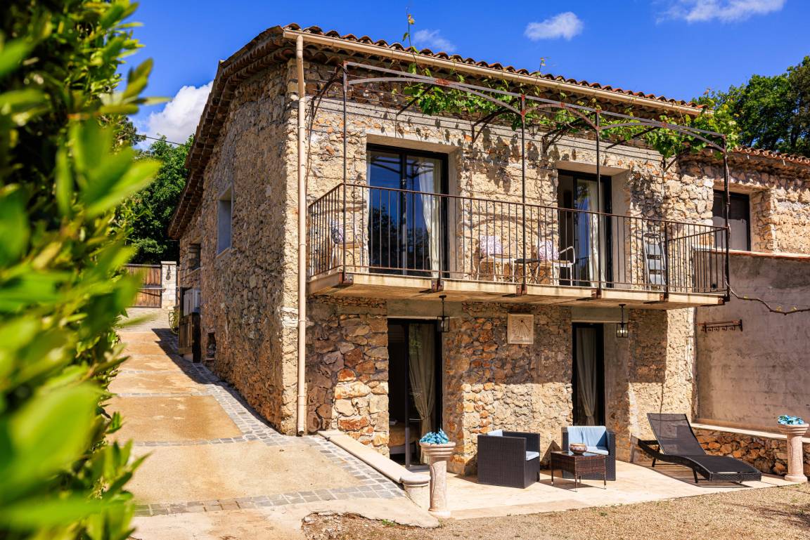 100 M² Villa ∙ 2 Bedrooms ∙ 4 Guests - Vence