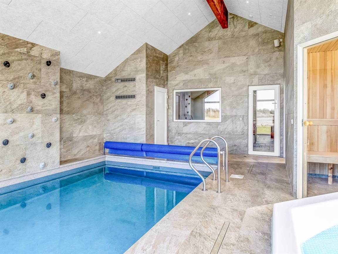 250 M² Ferienhaus ∙ 9 Schlafzimmer ∙ 20 Gäste - List