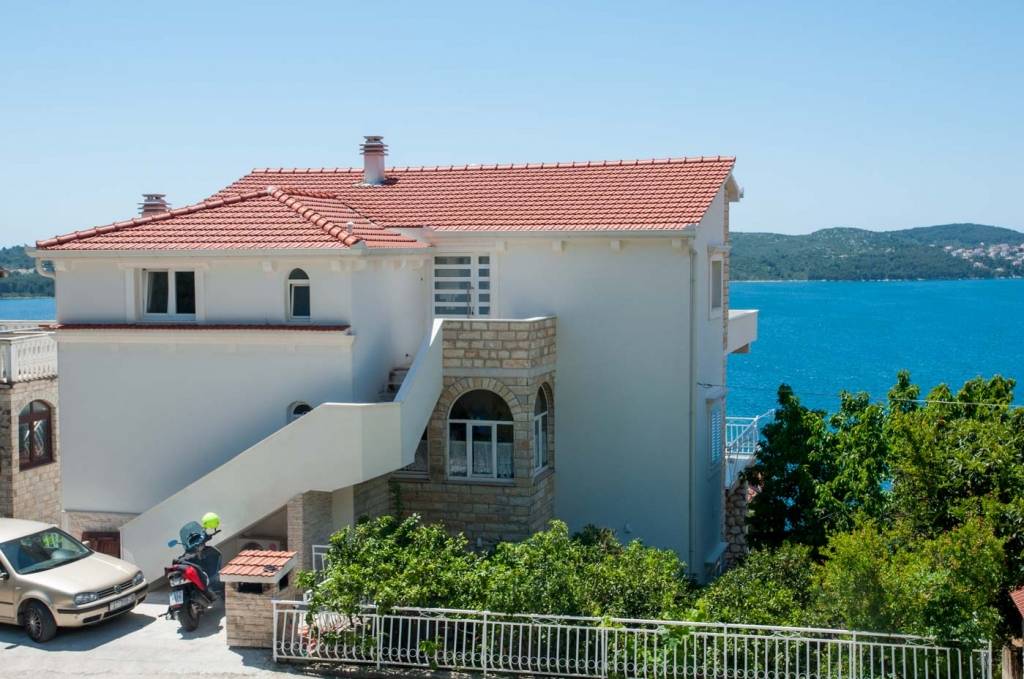 50 M² Ferienwohnung ∙ 2 Schlafzimmer ∙ 6 Gäste - Trogir