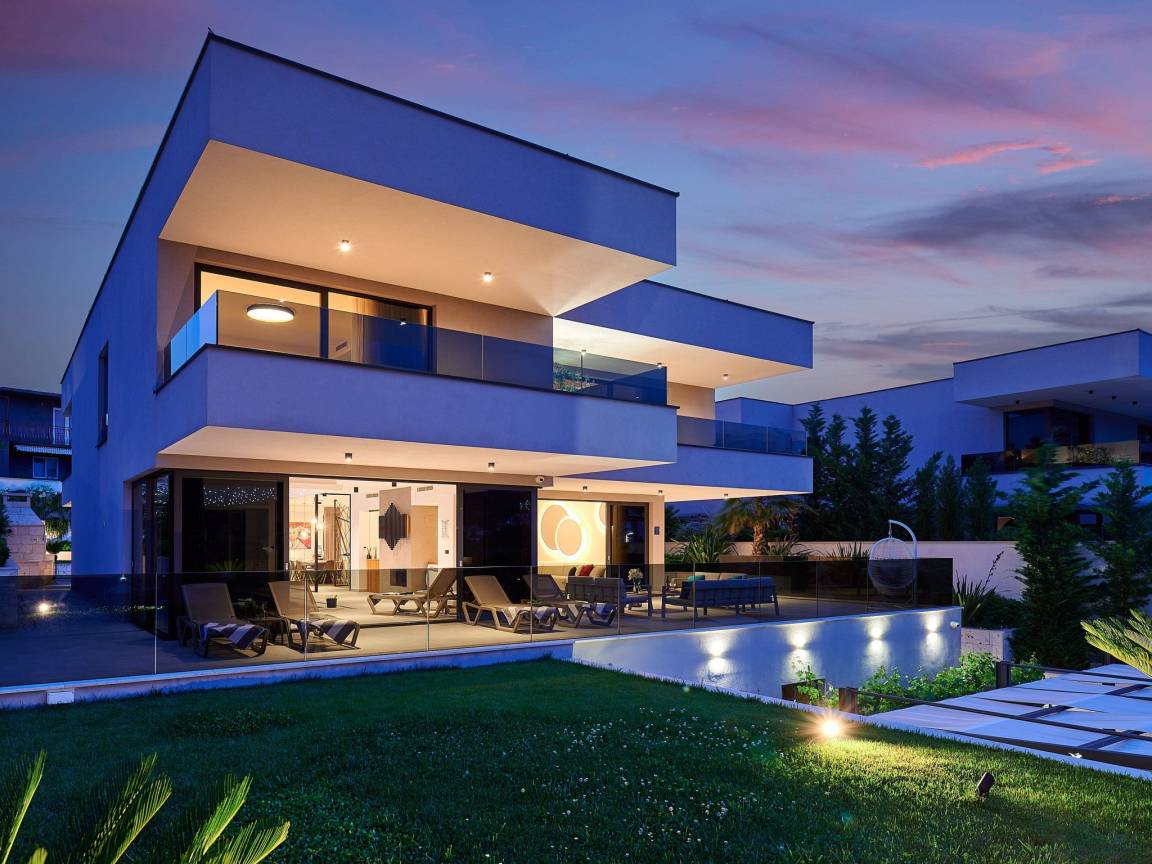 420 M² Ferienhaus ∙ 4 Schlafzimmer ∙ 8 Gäste - Sevid