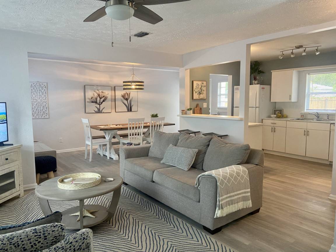 93 M² House ∙ 2 Bedrooms ∙ 5 Guests - Sarasota