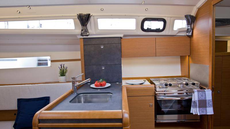 Houseboat ∙ 2 Bedrooms ∙ 4 Guests - Croatia