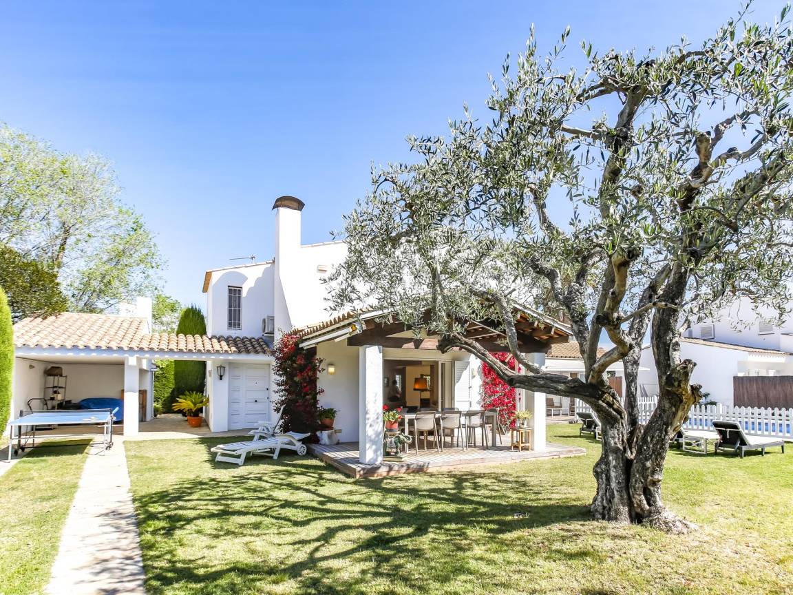 250 M² Villa ∙ 5 Schlafzimmer ∙ 10 Gäste - Sitges