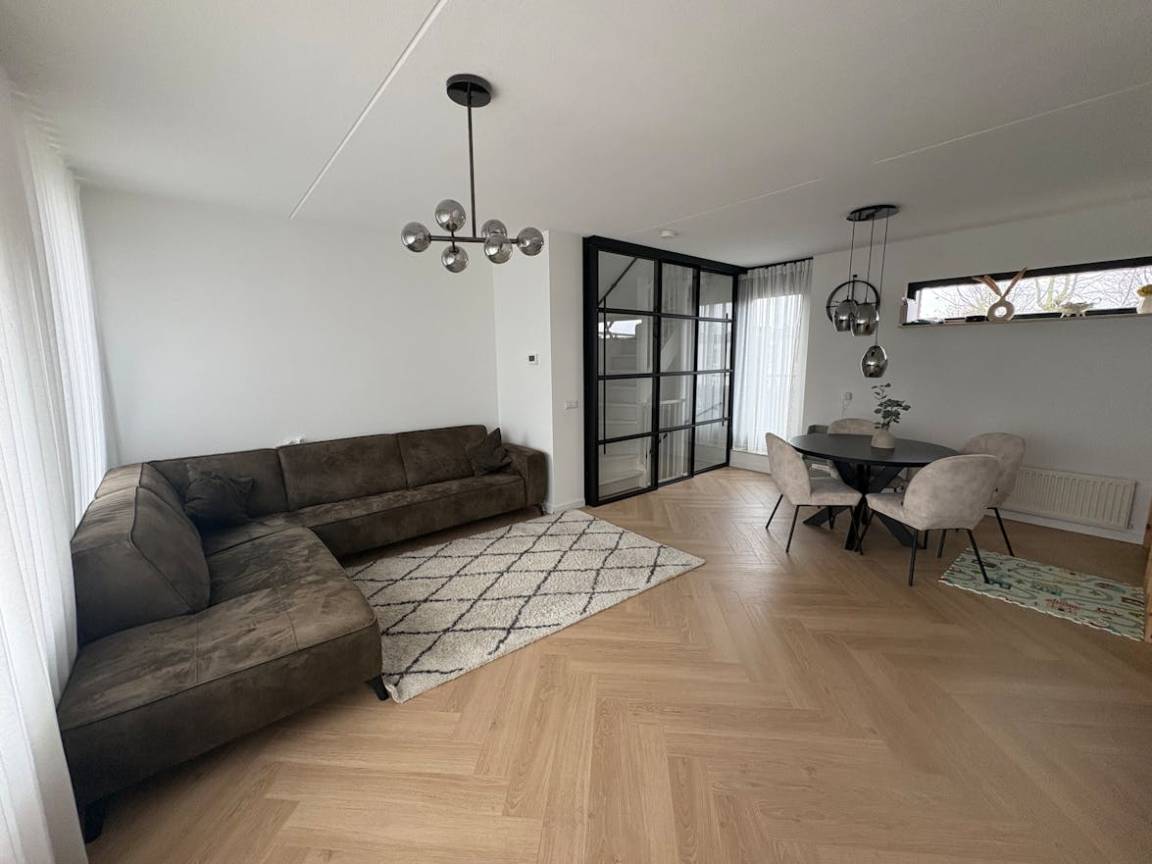 110 M² Huis ∙ 3 Slaapkamers ∙ 3 Gasten - Roosendaal