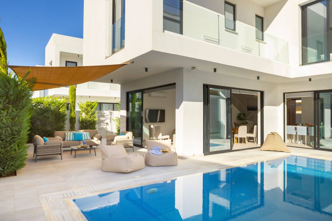 180 M² Villa ∙ 4 Chambres ∙ 8 Personnes - Protaras