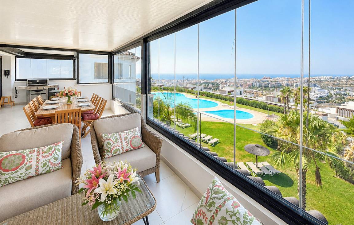 300 M² Apartamento ∙ 4 Habitaciones ∙ 8 Huéspedes - Estepona