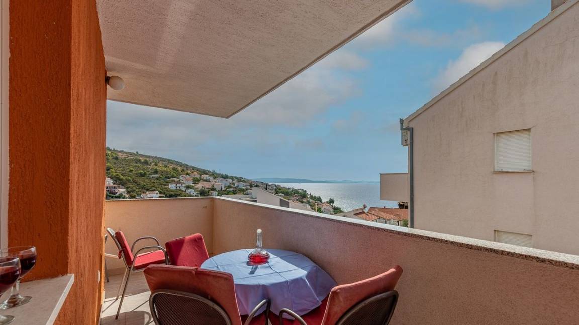 95 M² Ferienwohnung ∙ 3 Schlafzimmer ∙ 4 Gäste - Trogir
